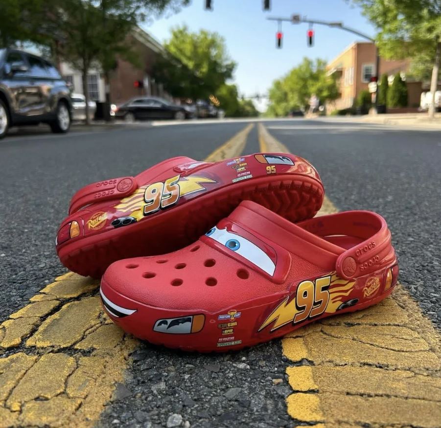 Sandália Crocs Lights Lightning McQueen Clog